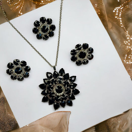 Glass Stone Necklace Set with Earrings and Adjustable Fingerring black color