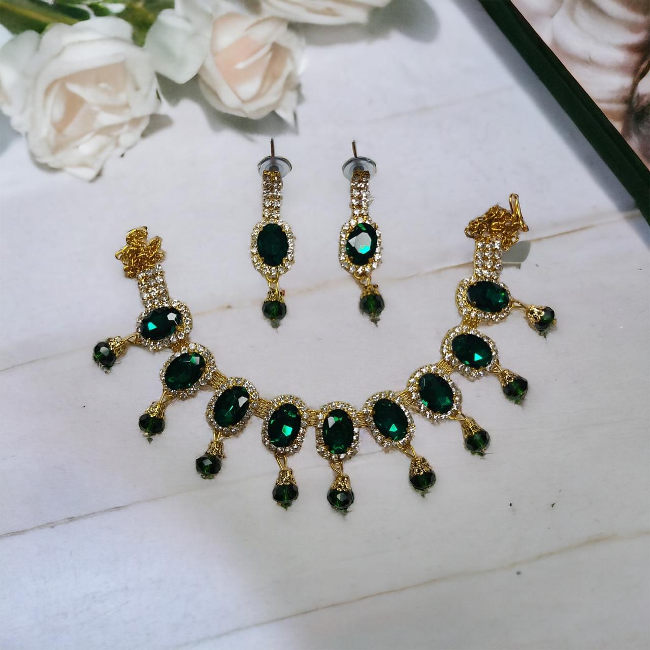 Glass Stone Necklace Set With Earrings Green in color