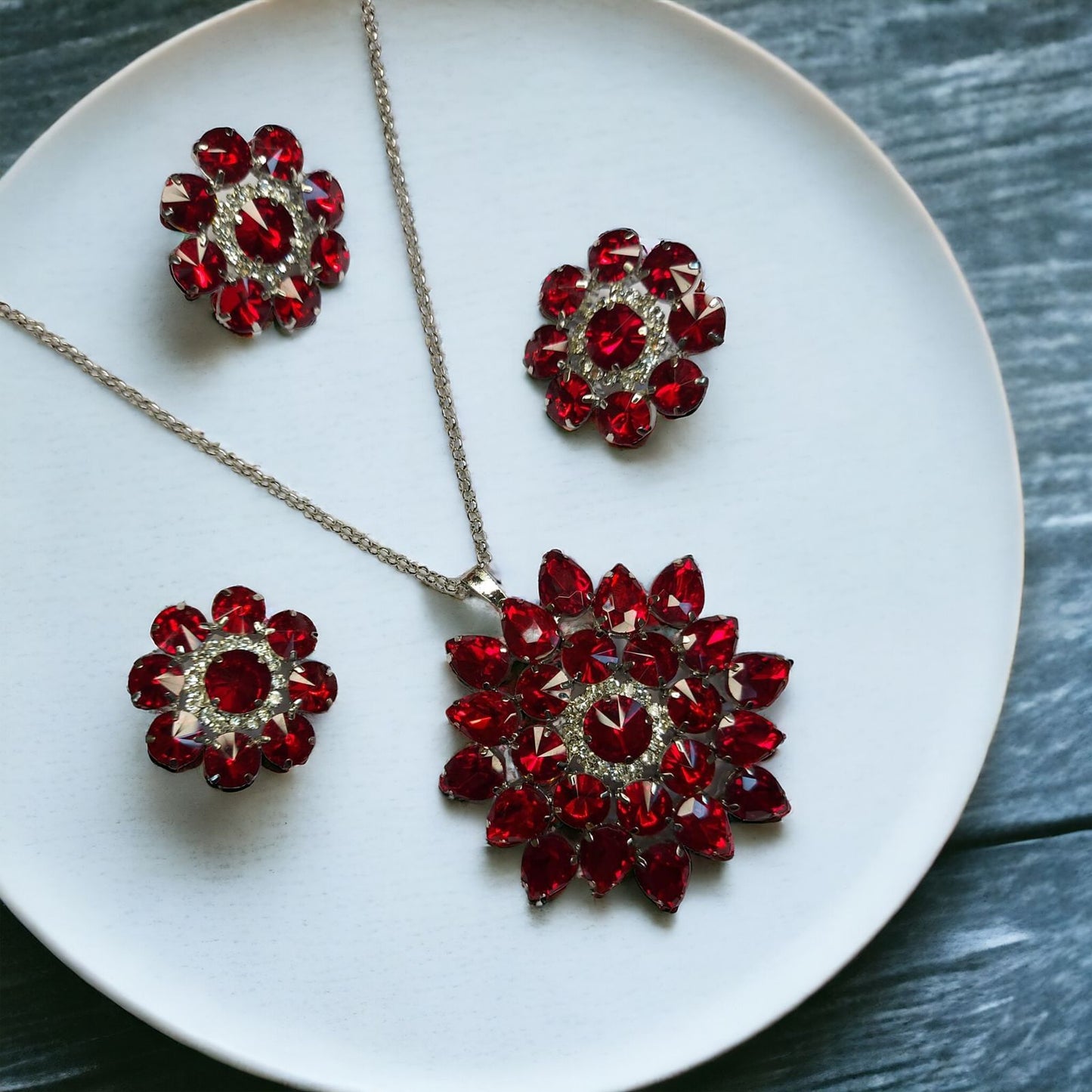 Glass Stone Necklace Set with Earrings and Adjustable Fingerring Red Color